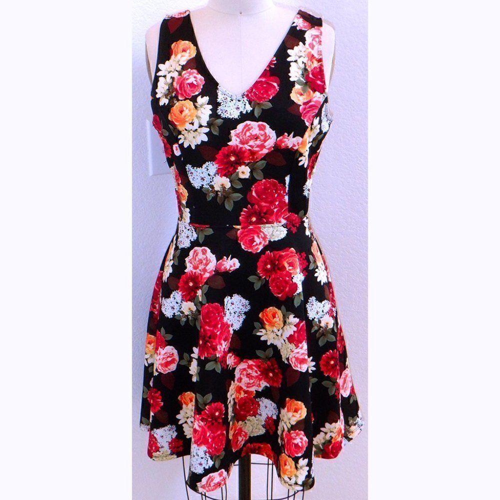 Seventeen bold floral roses sundress